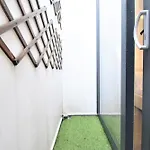 Superb Apartment, Shirland Mews