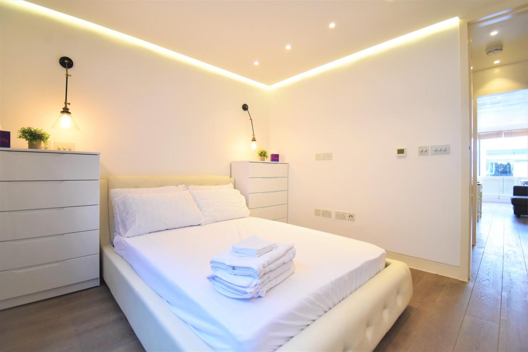 Superb Apartment, Shirland Mews *