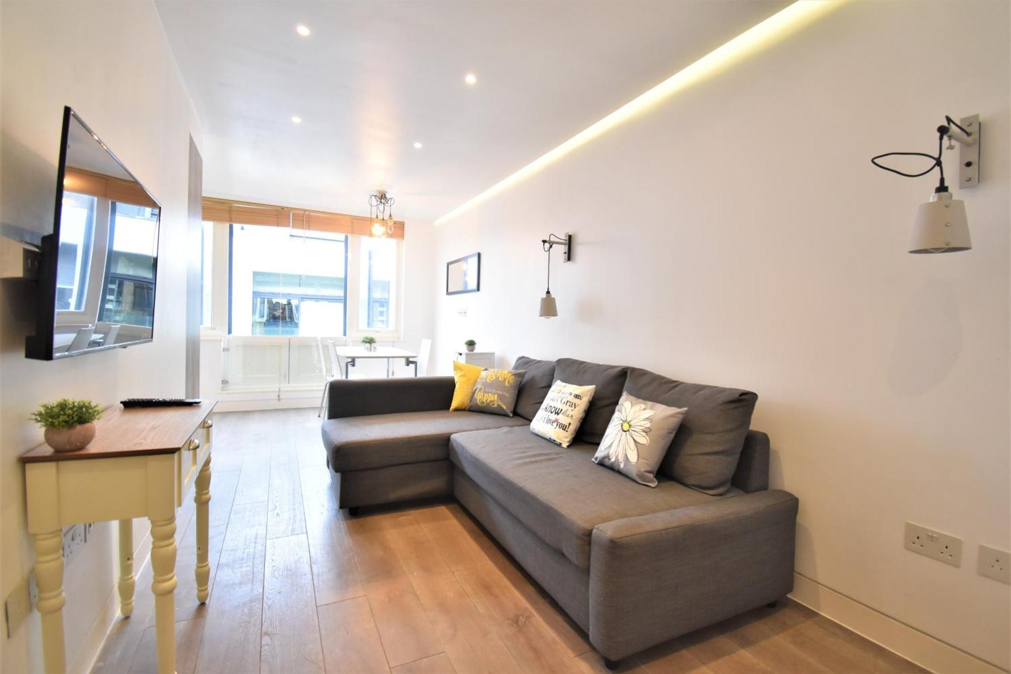Superb Apartment, Shirland Mews