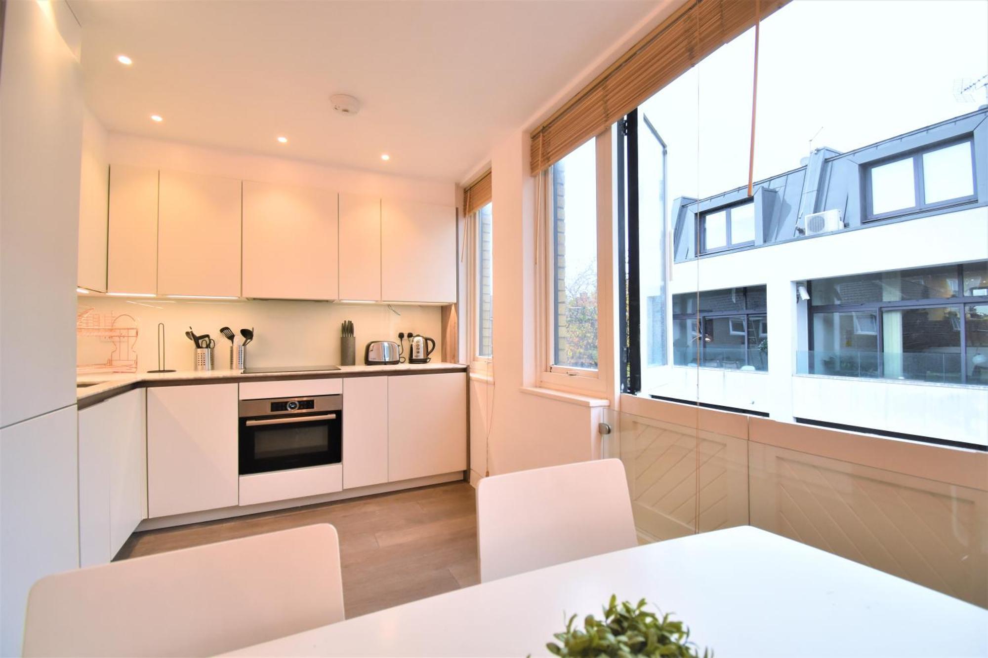 Superb Apartment, Shirland Mews