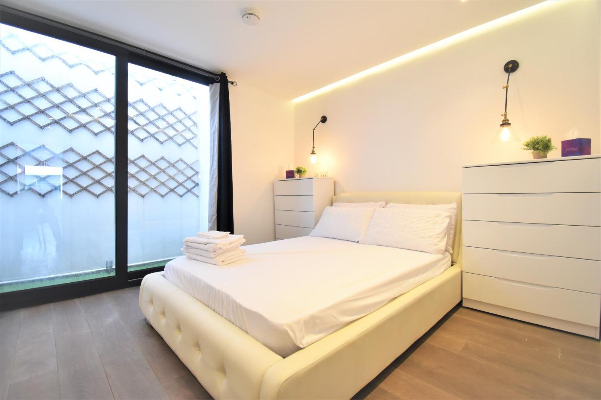 Superb Apartment, Shirland Mews *