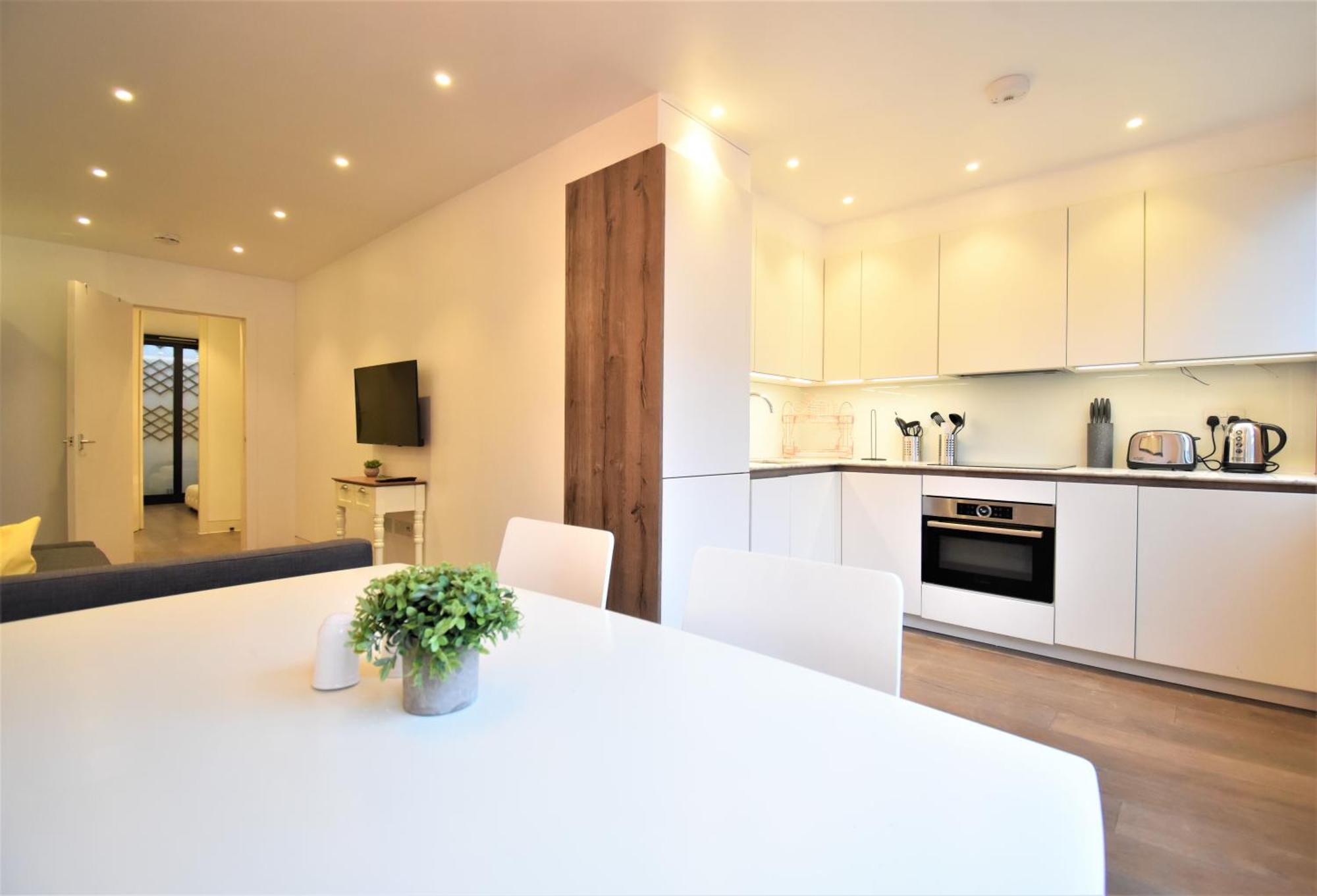 Superb Apartment, Shirland Mews